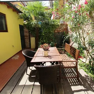 https://venezianamente-apartments-venice-city-centre.hotelinveneto.com